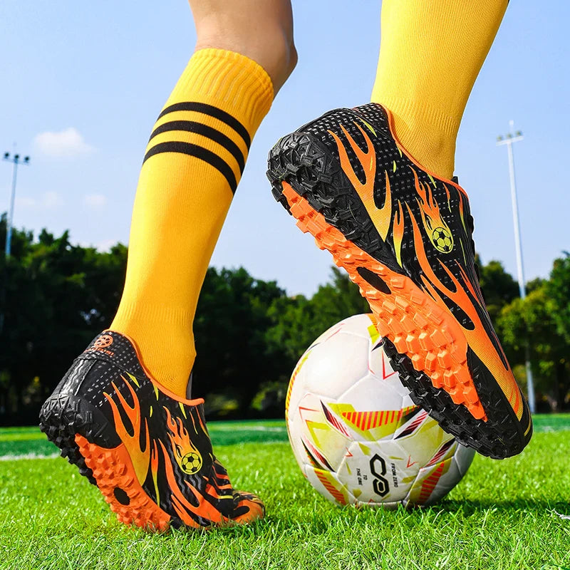 New Man Soccer Shoes Professional Football Boots Sneakers Comfortable Outdoor Match Match Boys Non-Slip Sports Shoes Unisex