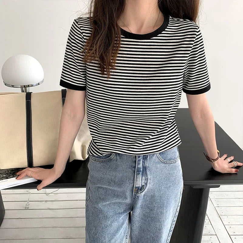 Striped Short Sleeve T-shirt Women's Summer New Korean Version Loose Retro Contrast Slim Round Neck Top Women's Fashion Casual