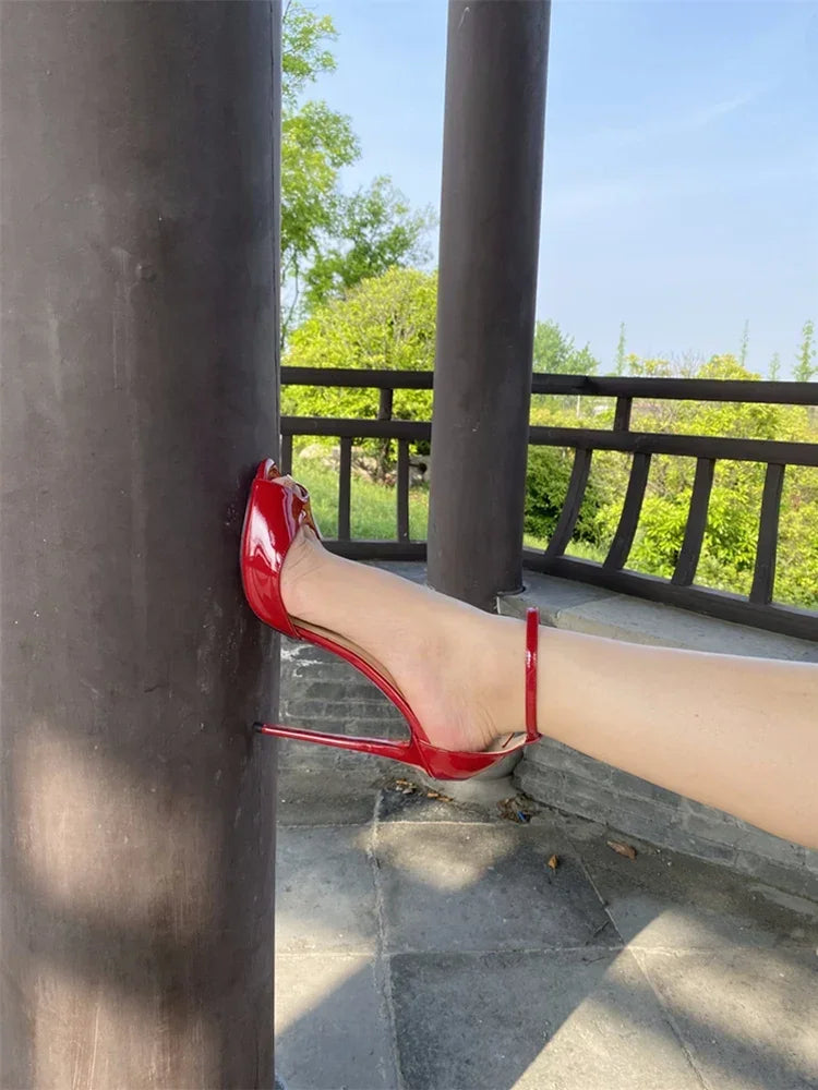 New one-piece fish mouth high-heeled shoes with slim heels hollow and stylish buckle straps and a versatile sandal with open toe