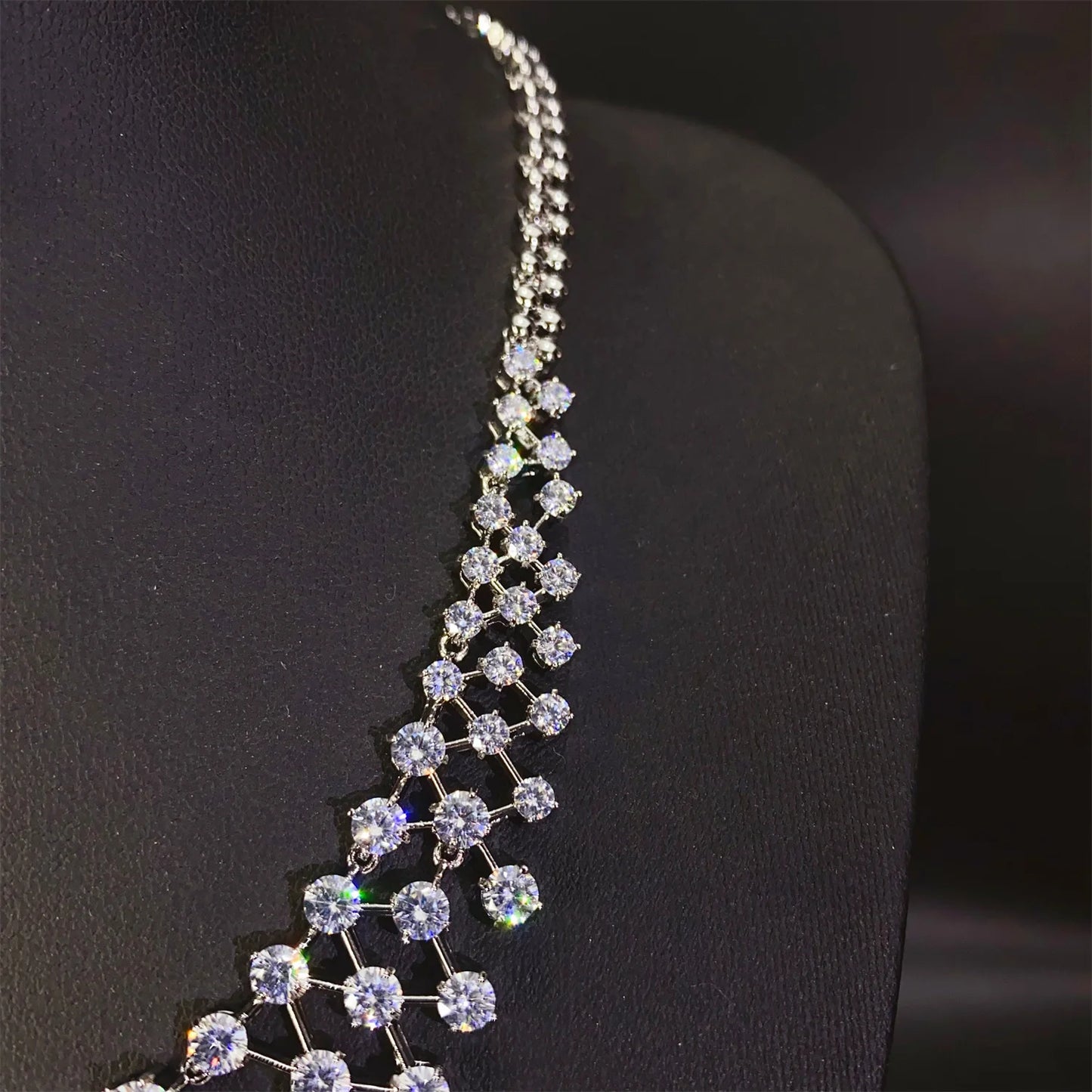 Jewelry Set with Round-Cut Necklace and Dangle Earrings Elegant Sparkling Bridal Accessories for Banquets Wedding
