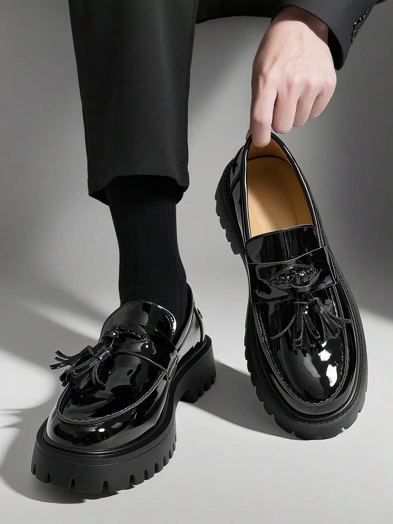 Fashion Tassel Thick Sole Leather Men's Shoes Loafers Slip-On Business Dress Shoes For Gentleman Glossy Formal Party White Shoes