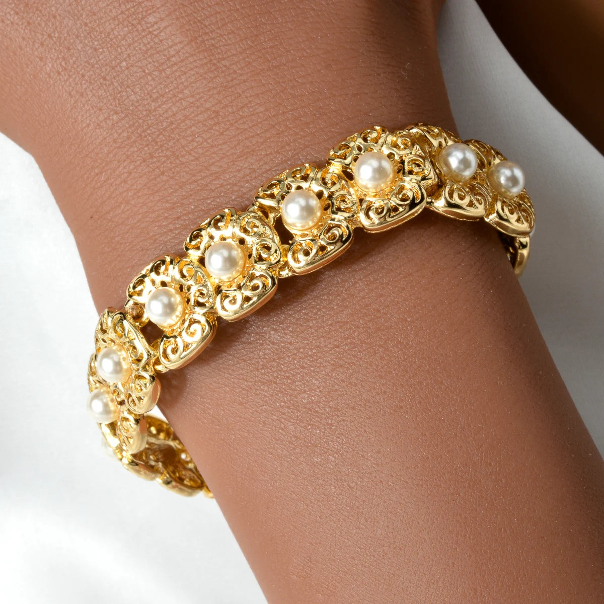 Conjunto de joias de luxo Dubai para mulheres, moderno, colar de pérolas, pulseira, anel, brincos, conjunto de joias banhadas a ouro 18k