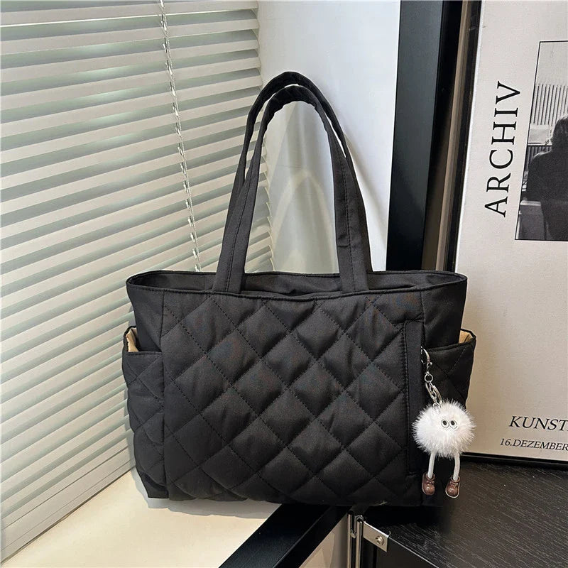 Fashionable Quilted Tote Bag with Cute Plush Bag Decoration, Autumn Leisure Large Capacity Handbag Daily Commuting Shoulder Bag