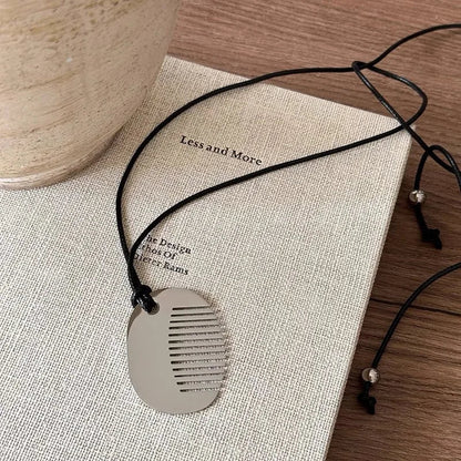 Personality Temperament Comb Pendant Necklace for Women 2024 Trend New Delicate Design Jewelry Fashion Accessories