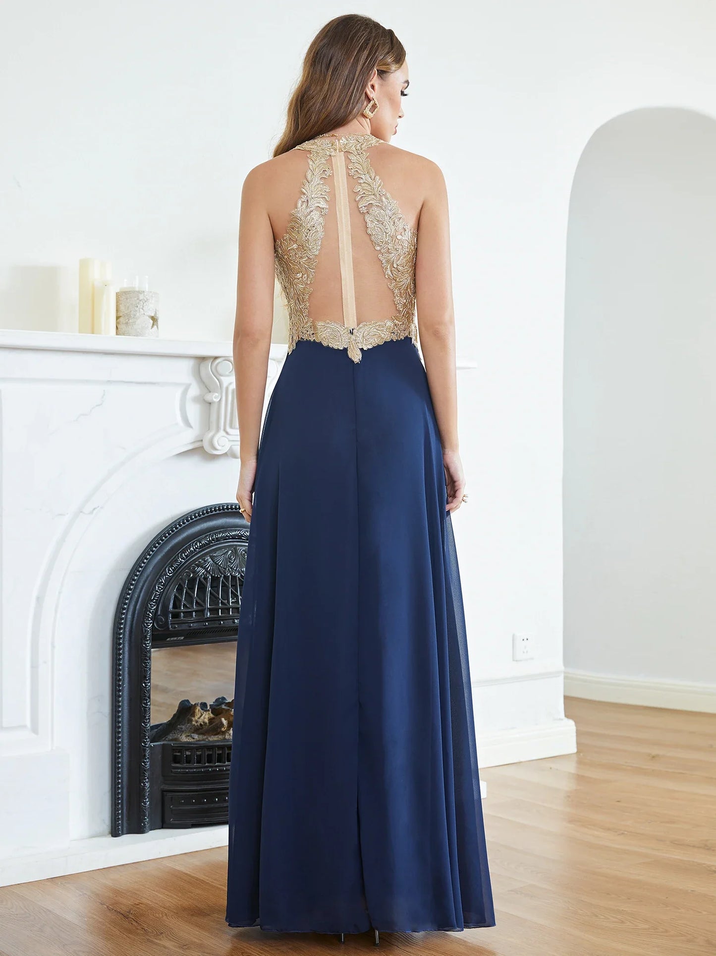 Elegant Long Prom Dresses Patchwork A-Line Evening Dress Chiffon Embroidery Appliques V-Neck Halter Illusion Back Party Gowns