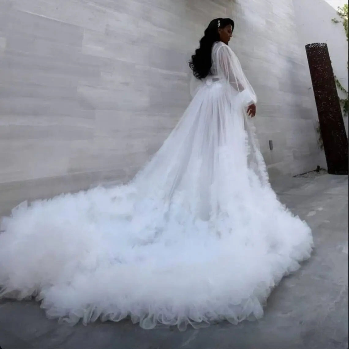 Elegant Wedding Robe Maxi Bathrobe Lingerie Women Gowns Customized Pajamas Photo Shoot Birthday Bride Wed Fluffy Party Sleepwear