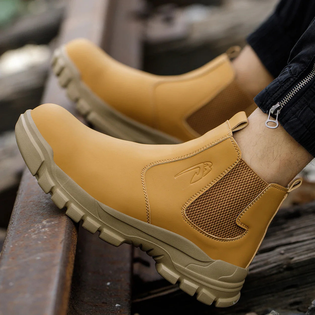 Quality Men Work Boots Anti-smash Anti-puncture Safety Shoes Chelsea Boots Anti-scald Welding Shoes Indestructible Men Boots