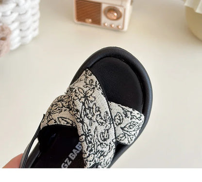 2026 Girls' Sandals Summer New Korean Version Little Girls All Design Sense Cross Strap Beach Sandals Comfort Daily Kids Sandals
