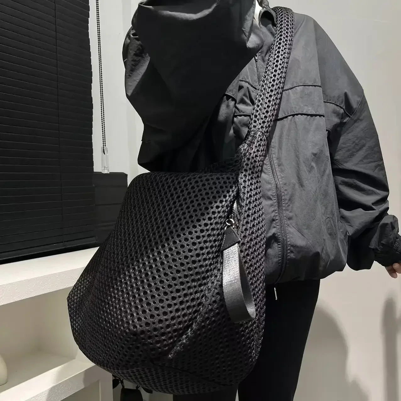 Ladies' fashionable mesh nylon lightweight diagonal cross bag with large capacity stitching casual shoulder bag