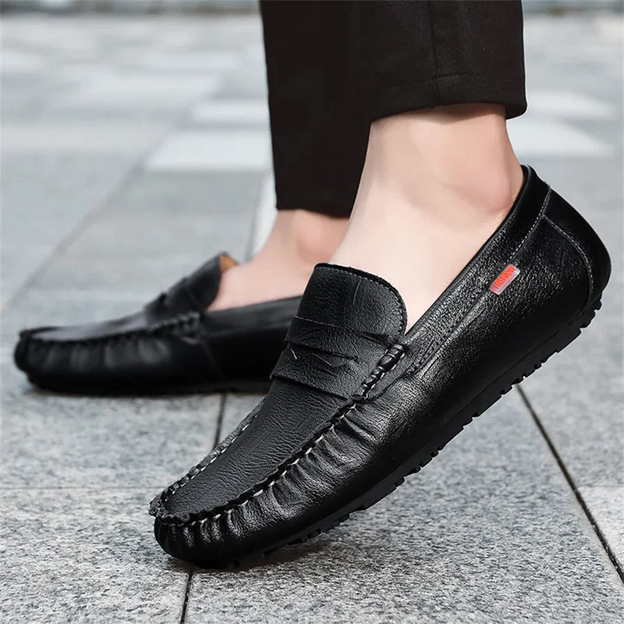 Sapatos Masculinos Casuais de Couro Mocassins Masculinos Designer Slip on Sapatilhas Náuticas de Alta Qualidade Chaussure Homme Tamanhos Grandes 38-47