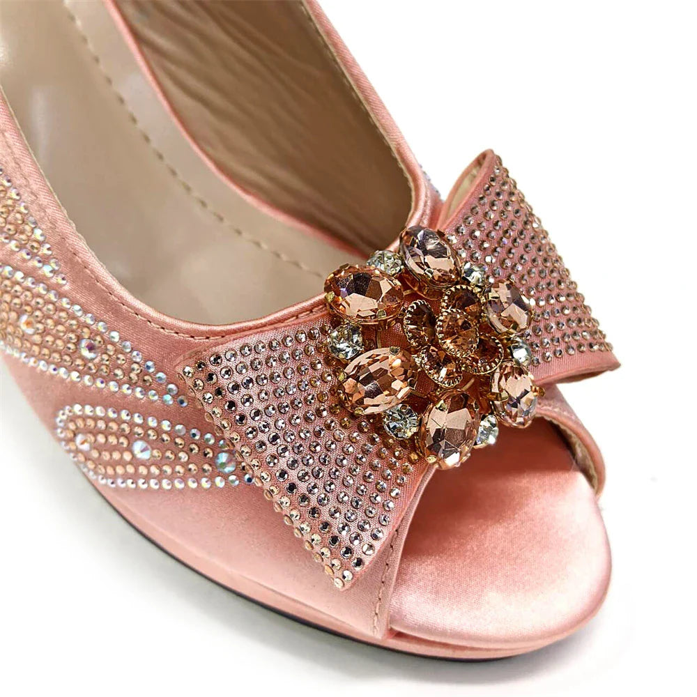 Conjunto Combinando Sapatos e Bolsas Italianos 2024 Peep Toe Salto Alto Cor Pêssego Laço Strass Sapatos Femininos para Festa