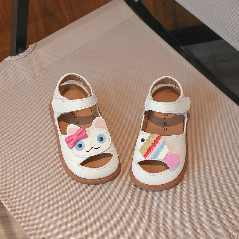Toddler Girls Leather Sandals with Cute Cartoon 2026 New Summer Kids Beach Shoes Soft Sole Chic Trendy Versatile Outdoor Play
