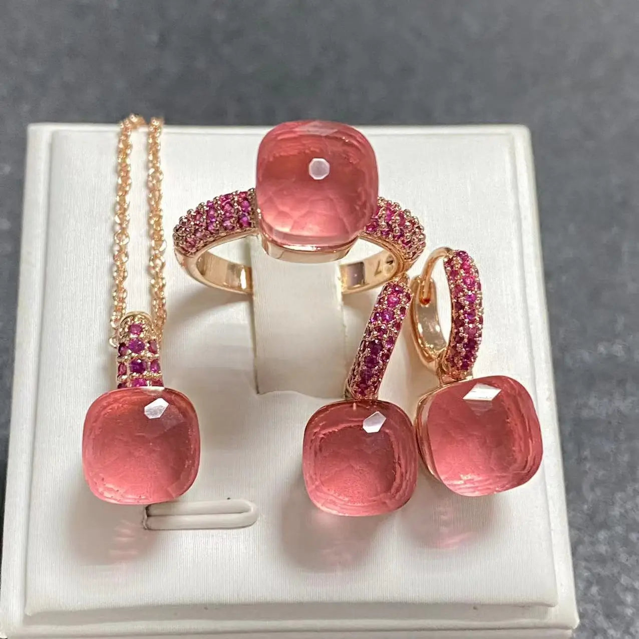Conjunto de Joias Femininas 3 Peças - Anel, Brincos e Colar Banhados a Ouro Rosé com Zircônia Roxa Incrustada