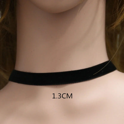 Fashion Sexy Punk Gothic Black Velvet Choker Necklaces Simple Vintage Clavicle Neck Chain Women Girls Party Jewelry Accessories