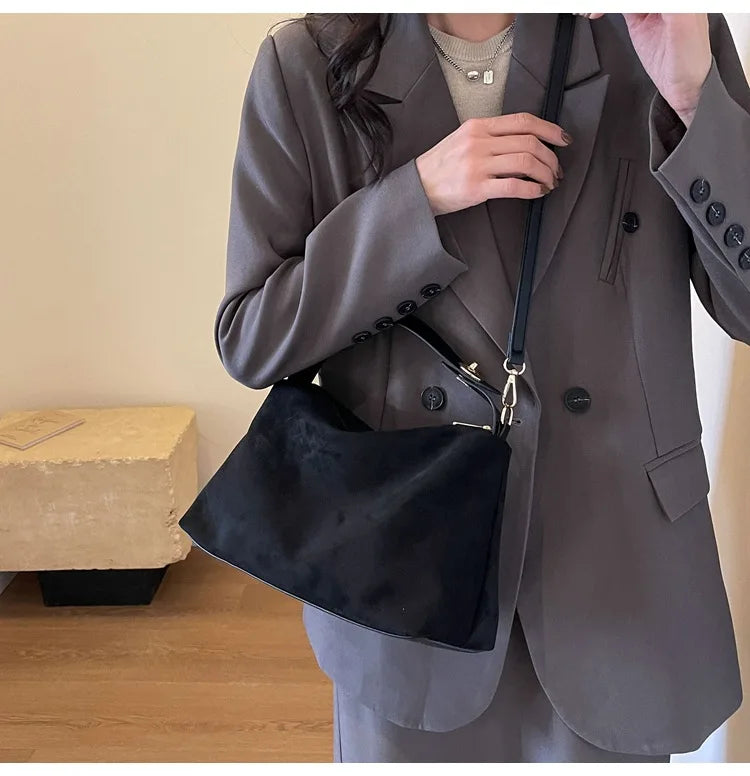 Korean suede bucket bag, women's casual commuting shoulder tote bag, autumn/winter 2025 new underarm set bag
