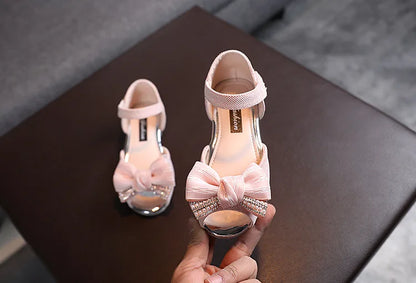 2026 New Children Sandals Rhinestone Bow Wedding Princess Girls Sandal Party Dance Baby Student Flats Kids Performance Shoes
