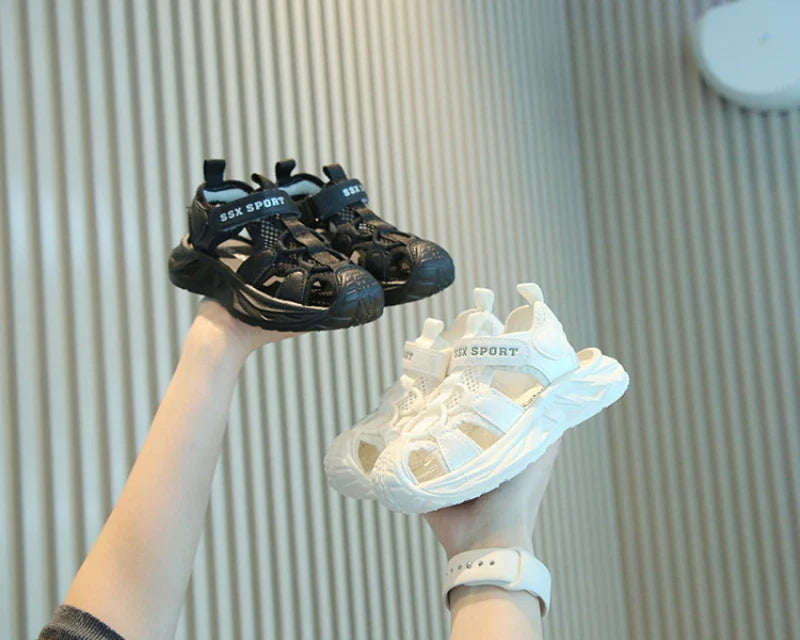 Kids Summer Breathable Mesh Sandals Boys Girls Closed Toe Sport Shoes With Magic Strap In Black And White For Toddlers Outdoor