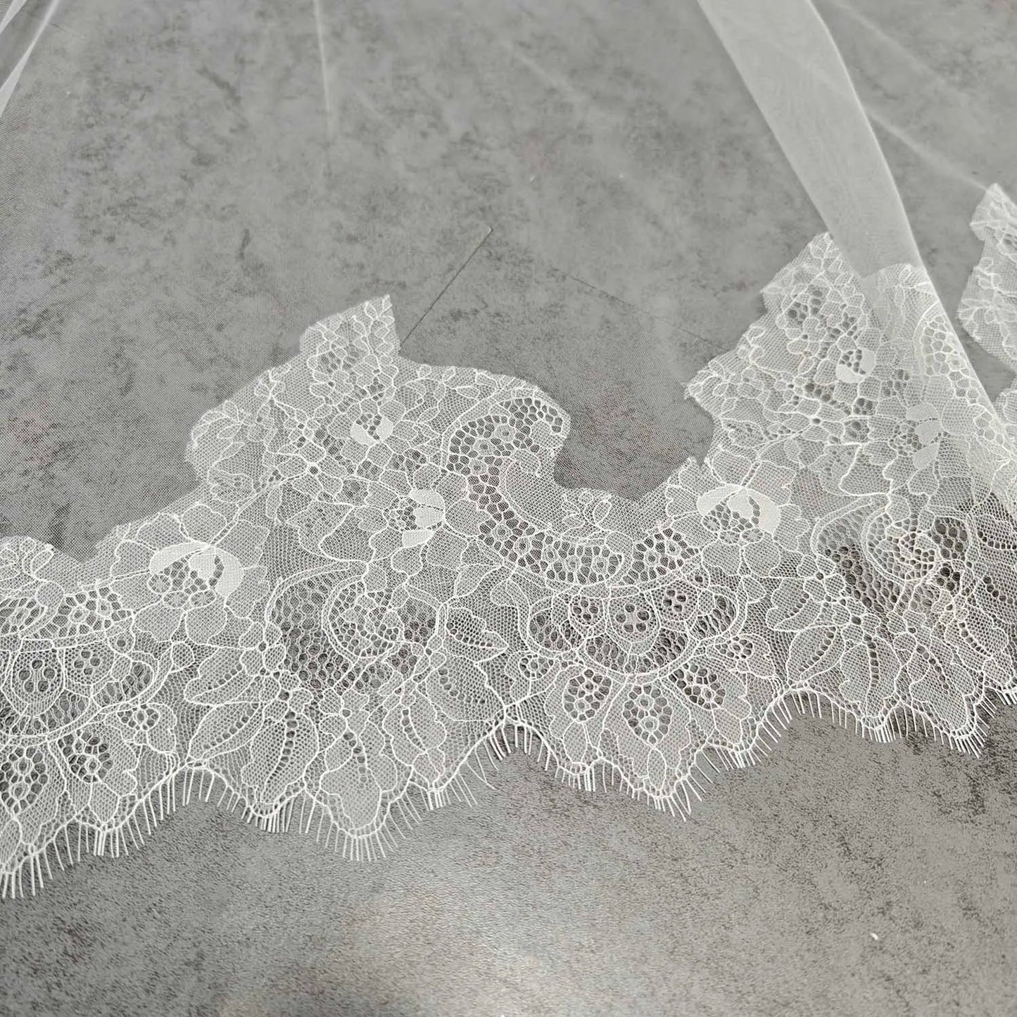 Customized Elegant Eyelash Lace Edge 2 Layers Wedding Veil with Blusher 2.5m/3m/3.5m Long Bridal Veil Wedding Accessories