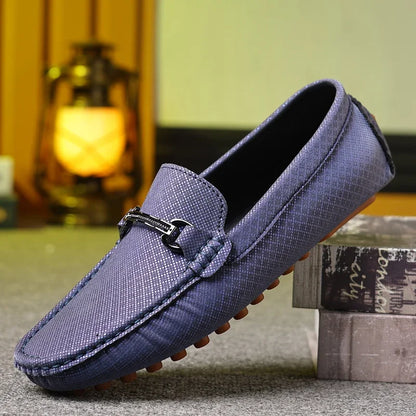 Sapatos de Couro Fashion Sapatos de Negócios Mocassins Pretos Leves Slip On para Homens Sapatos de Couro Elegantes Casuais para Festa e Casamento