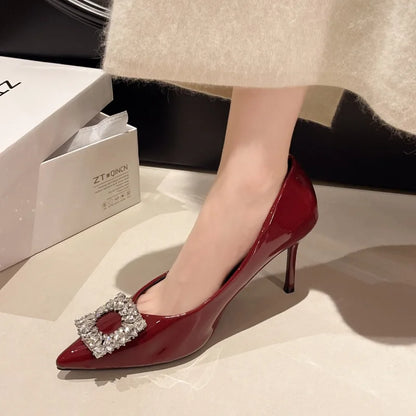 Sapatos femininos 2025 Outono Moda Nova Sexy Banquete Salto Alto - Fivela Quadrada de Cristal Confortável para usar com Vestido Bico Fino