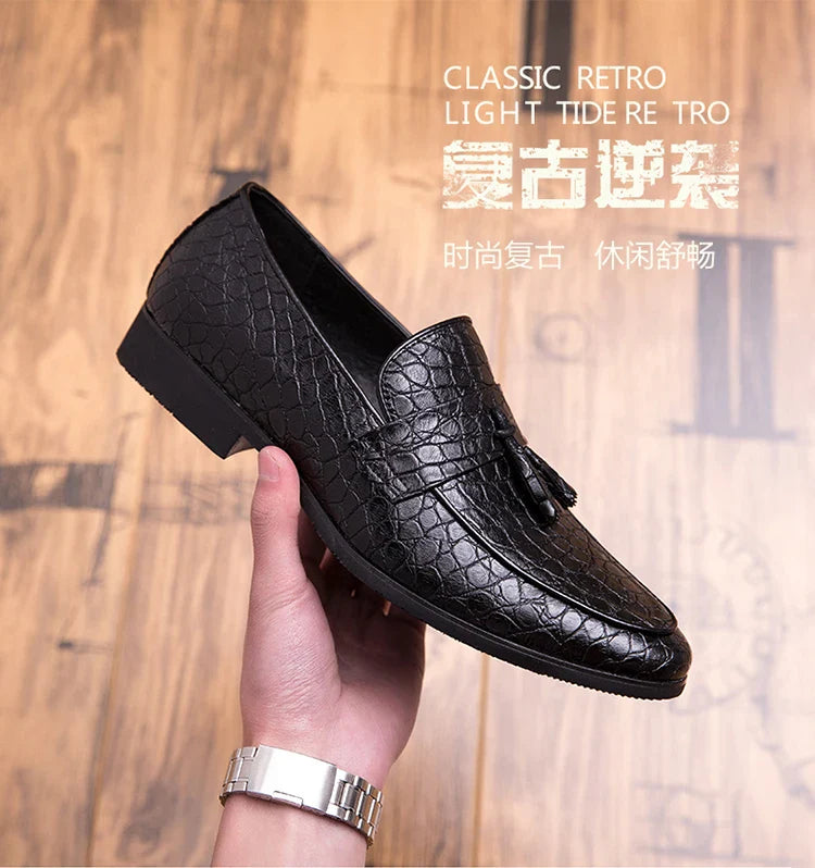 Mens British Loafers Solid Color Pointed Toe Tassel Slip On Classic Fashion Business Casual Formal Wedding Dress Shoes for Men