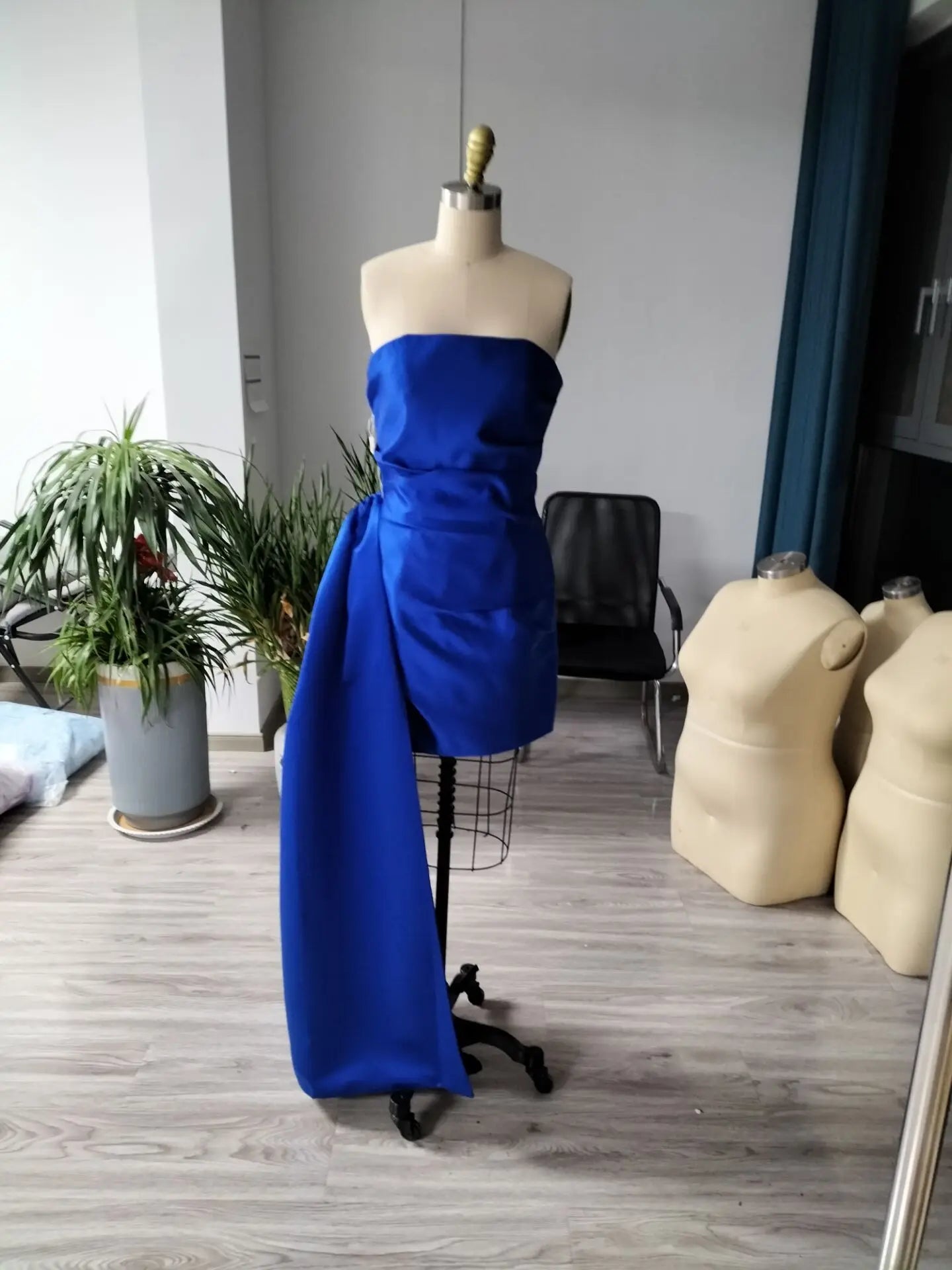 Satin Homecoming Dresses Short A Line Prom Dress Strapless Zipper Open Back Side Big Bow Mini Cocktail Gown Dance Party Dress