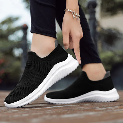 Men Shoes Sneakers Breathable Mesh Slip on Running Shoes Outdoor Non-Slip Couple Jogging Training Hiking Sports Shoes