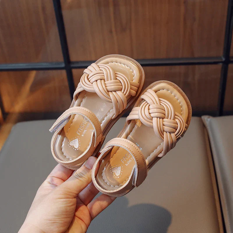 Children Fashion Girls Sandals Casual Weave Breatheable 2023 New Summer Beach Shoes Princess Flats Hook & Loop Chic Kids Korean