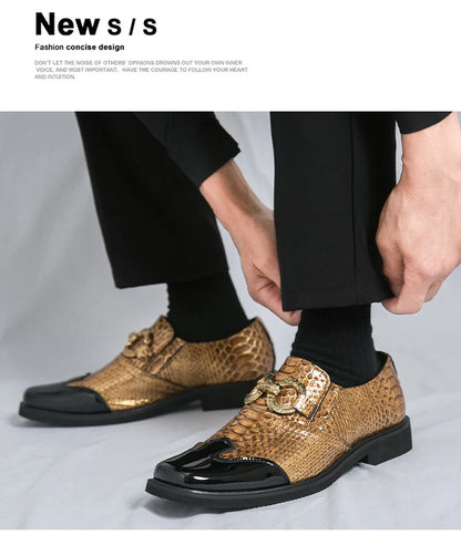 A man with a square-headed fish-scale patterned shiny leather shoe walked the runway in a formal business Derby groom's shoes