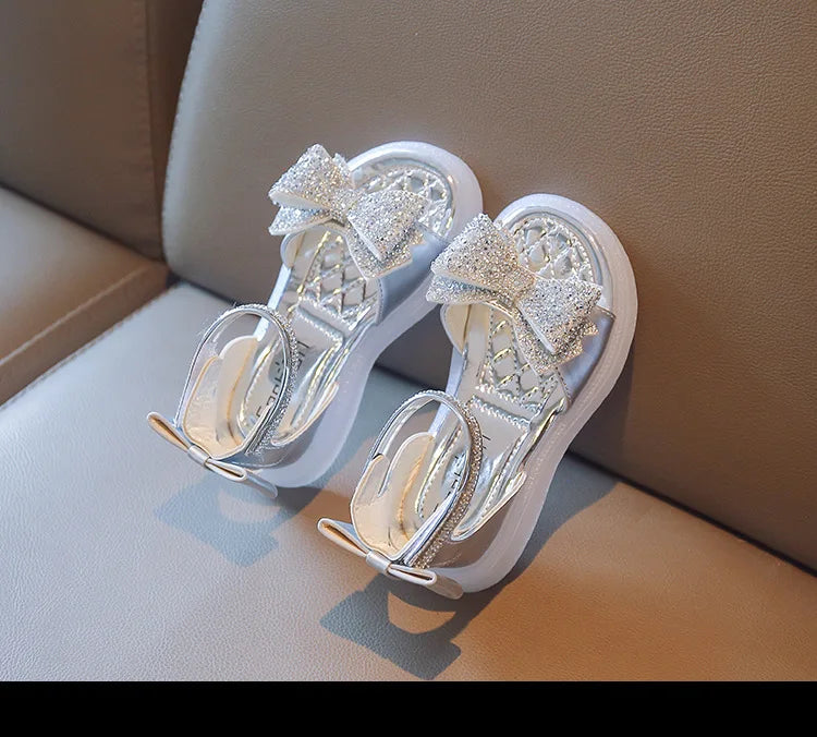 Girls Princess Sandals 2026 Summer New Baby Sparkly Rhinestones Bow Shoes Fashion Non-slip Flat Children's Sandals Boots I05257
