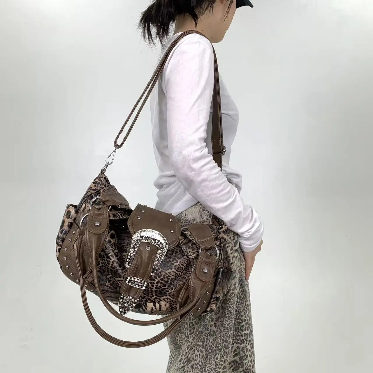 Y2K street personality spicy girl leopard print patchwork tote bag with multiple pockets and rivets retro crossbody handbag