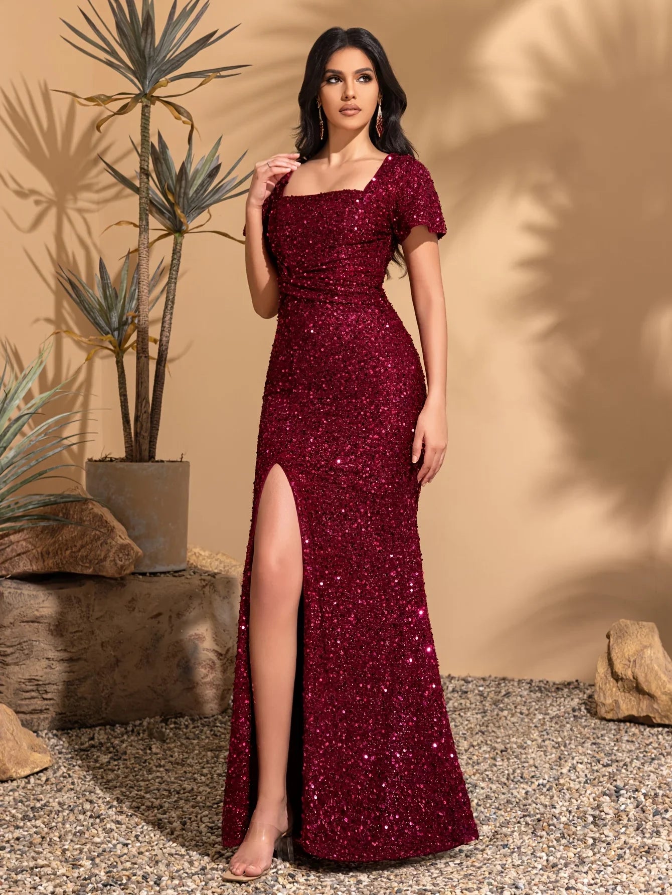 Sequined short-sleeved square neck hip-hugging wedding dress, classic retro style, elegant and chic dress