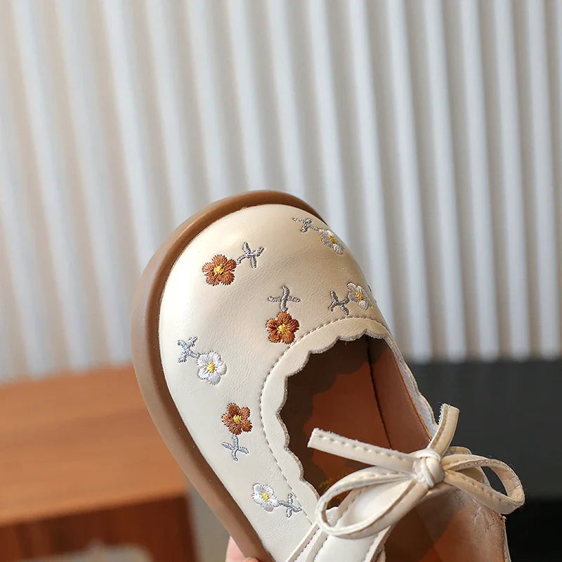 Spring Autumn Girls Soft Leather Shoes Embroidery Flower Princess Sweet Kids National Style Children Flat Mary Janes Dress Shoes