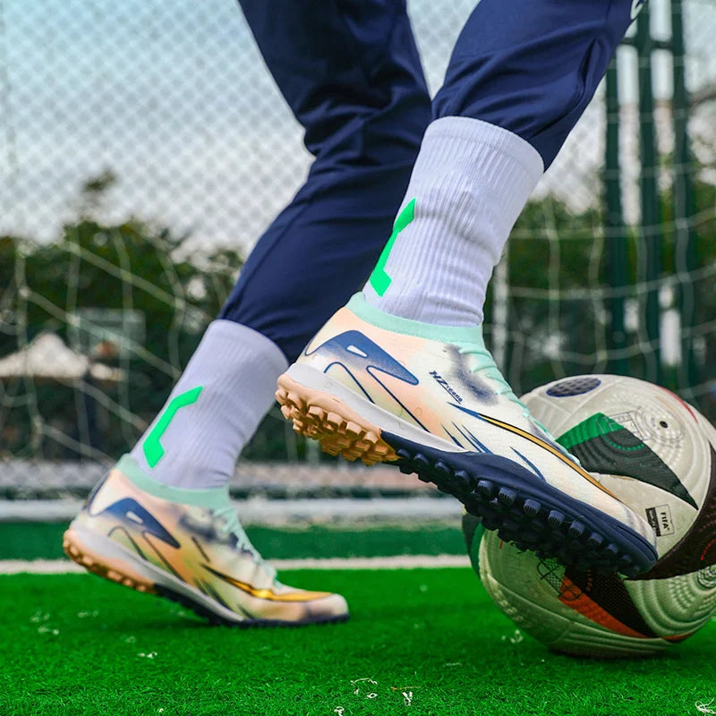 Men Football Shoes Comfortable TF Professional Football Boots Training Sneaker Ultralight Soccer Shoes