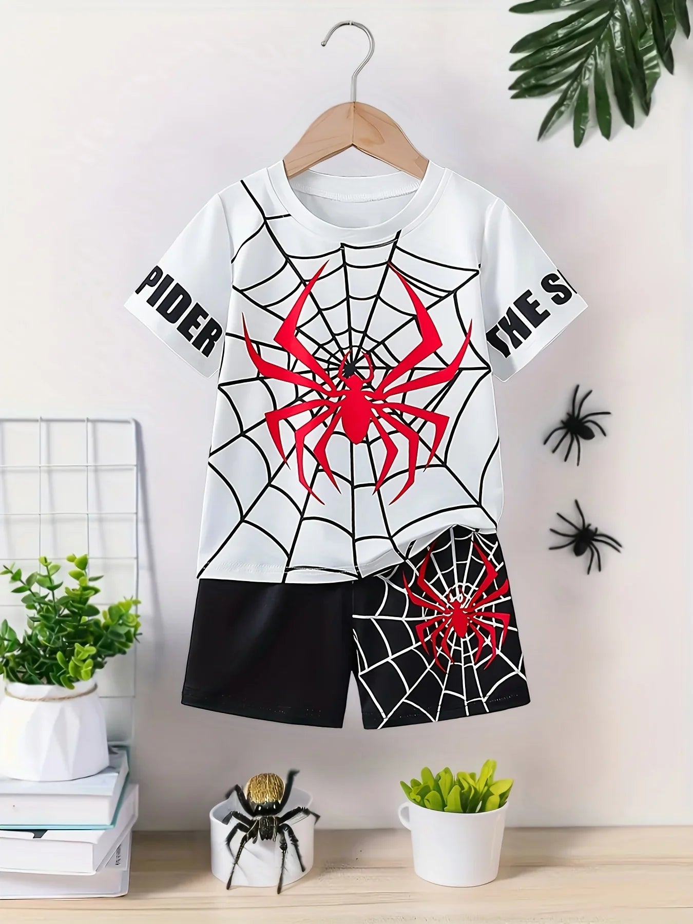 Trendy and Cool Spider Print Comfortable Versatile Casual Summer Boys' Round Neck Short Sleeve T-shirt and Shorts 2pcs Set for O
