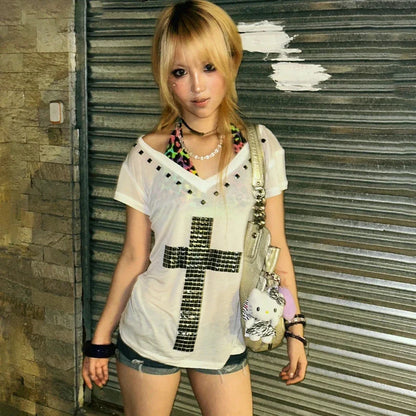 Karrram Camiseta Japonesa Y2k com Estampa de Cruz Metálica Vintage Harajuku Manga Curta Translúcida Tops Trashy Anos 2000 Gola V Streetwear Grunge