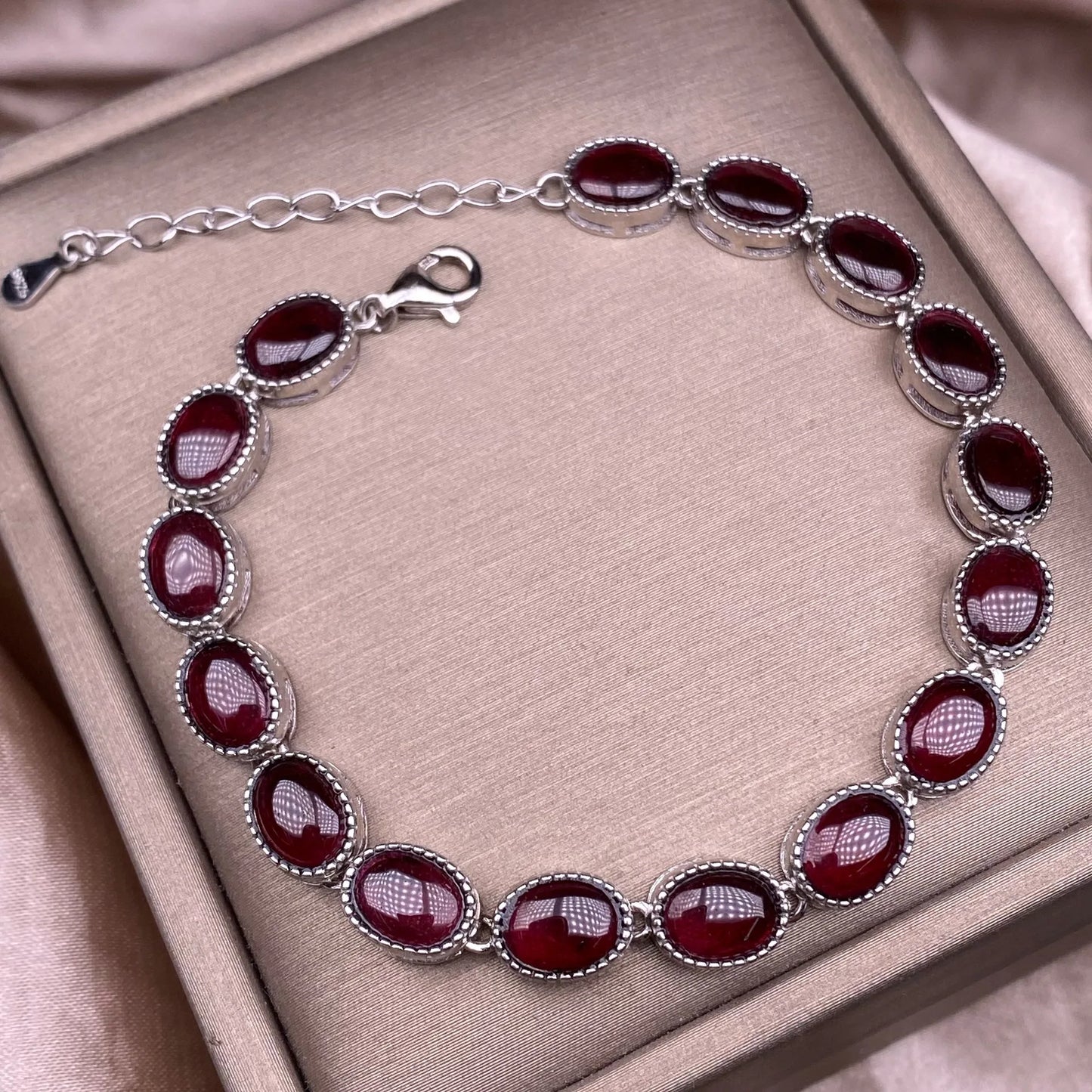 S925 sterling silver bracelet set with 17 natural garnets, simple and elegant women's bracelet jewelry, suitable for daily wear
