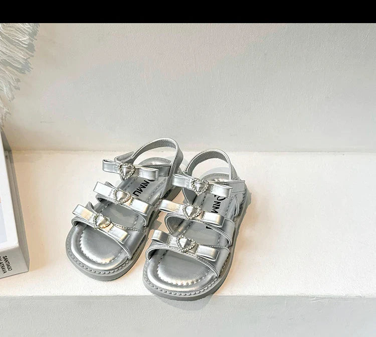 Girls Sandals New 2024 Summer Kids Fashion Bowknot Heart Princess Sandals Party Dress Shoes Children Soft Sole Beach Flats Shoe