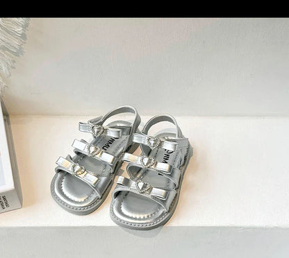 Girls Sandals New 2024 Summer Kids Fashion Bowknot Heart Princess Sandals Party Dress Shoes Children Soft Sole Beach Flats Shoe