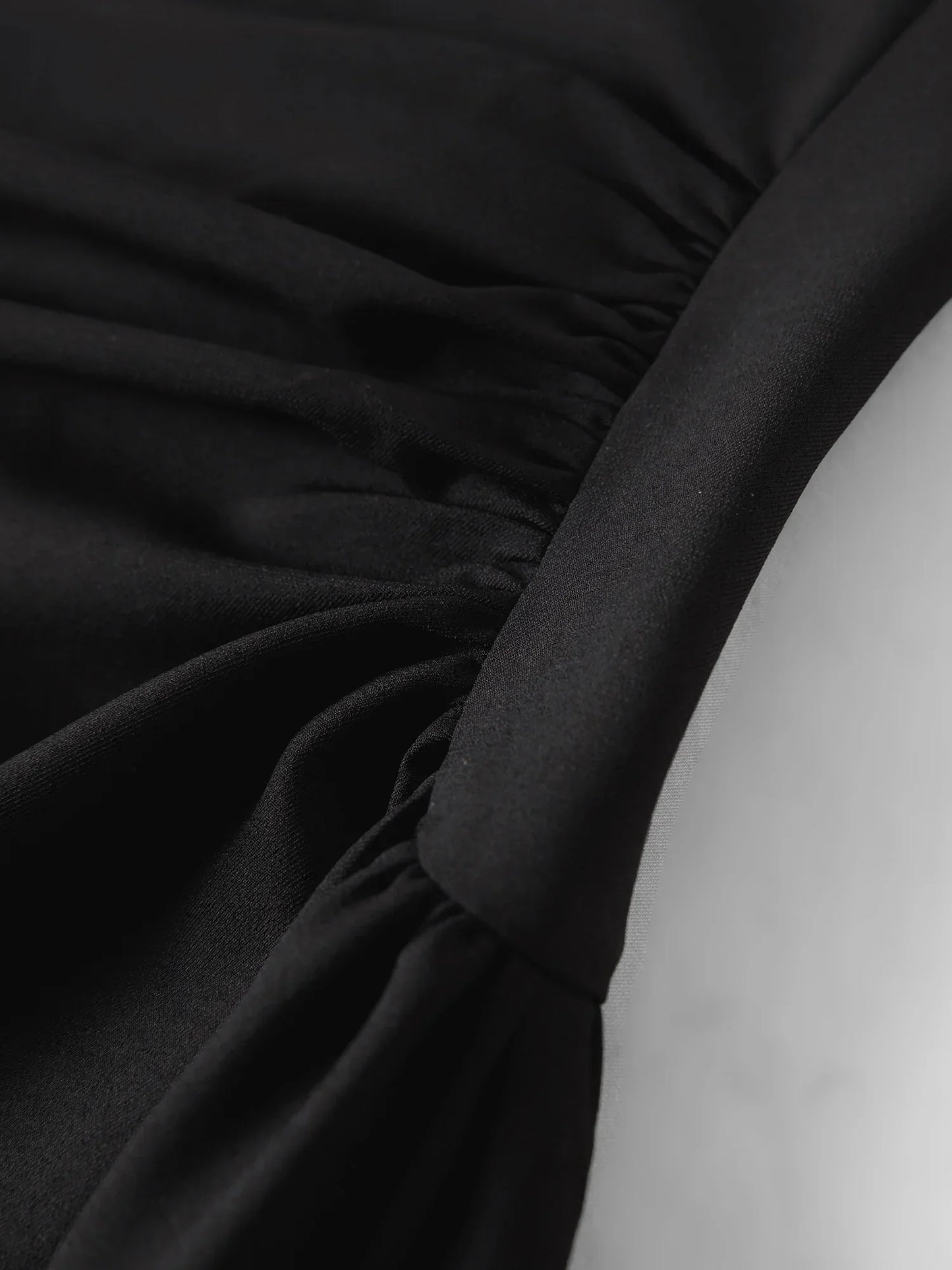 Summer Women's Black Midi Dress, Crew Neck Short Sleeve Waist-Cinching Slim Fit Black Dress for Chic Minimalist Style