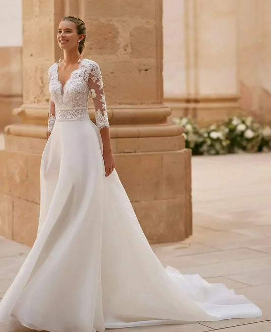 Customized Elegant Women's V-Neck Wedding Dressees Lace Applique Long Sleeved Princess A-Line Bridal Gowns Formal Party
