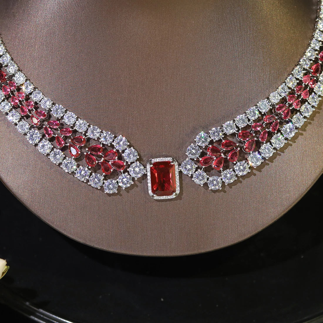 Conjuntos de joias de casamento da moda Brilhante Vermelho e branco incrustado com colar e brincos de cristal CZ 2PCS Acessórios para festa de noiva