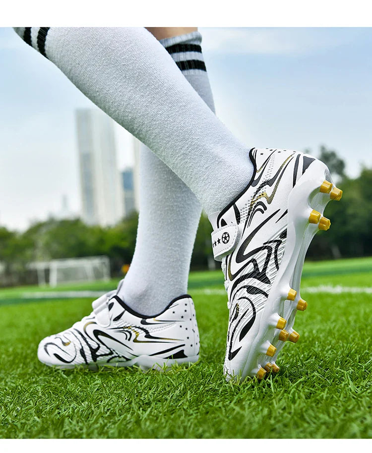 New Kids Soccer Shoes Original Football Shoes Boy Girl Indoor Professional Football Field Boots Society Cleats Non Slip Sneakers