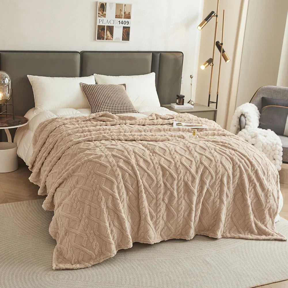Fluffy Coral Velvet Blanket Flannel Plush Comfortable Thickened and Warm Soft Sofa Throw Blanket for Air-Conditioned Room Luxury