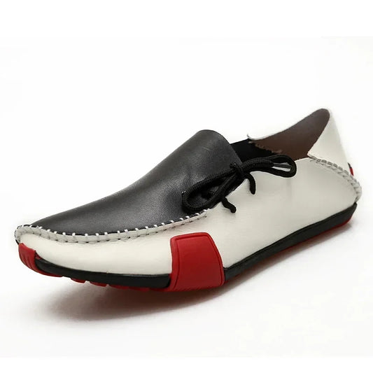 Sapatos masculinos de couro casuais 2025 italianos macios mocassins masculinos feitos à mão respiráveis sapatos de barco slip-on Zapatos Hombre