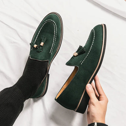 Mocassins com Borla Versão Coreana Masculinos Tamanhos Grandes 37-47 Verdes Sapatos Masculinos de Couro Camurça da Moda Sapatos Sociais Sapatos Masculinos para Dirigir
