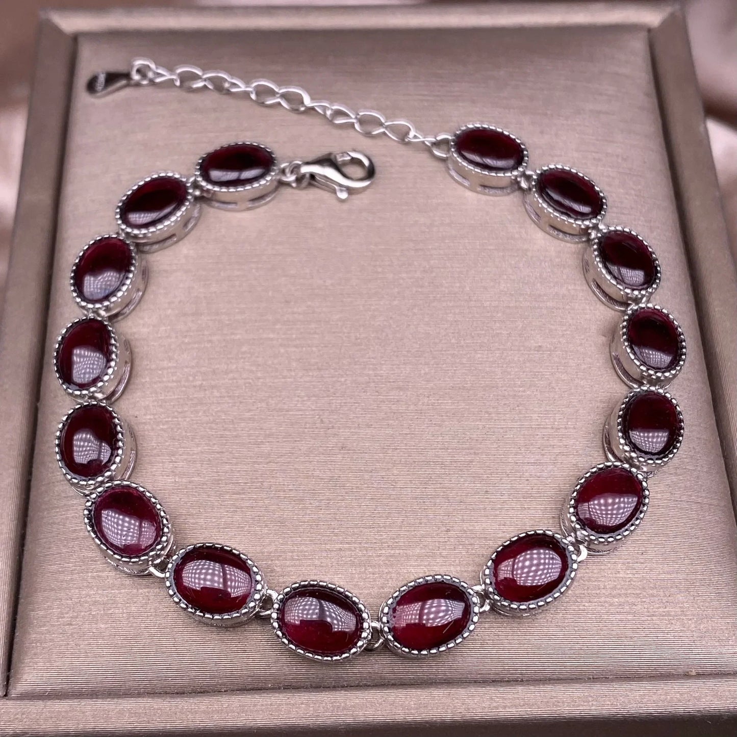 S925 sterling silver bracelet set with 17 natural garnets, simple and elegant women's bracelet jewelry, suitable for daily wear
