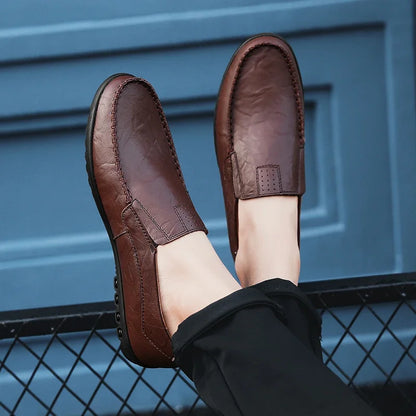 Sapatos Casuais Masculinos de Couro Genuíno Marca de Luxo Mocassins Masculinos Respiráveis Slip-on Sapatos de Condução Pretos Tamanhos Grandes 37-47