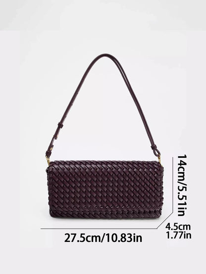 Woven bags exude a sense of sophistication. Single-shoulder crossbody bags and flip bags are simple and versatile