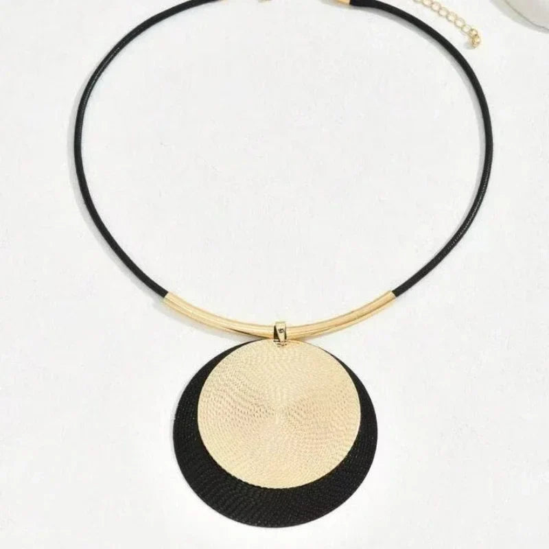 Personalized Unique Design Large Round Vintage Flower Pendant Necklace Women's Bohemian Ethnic Style Jewelry Gift